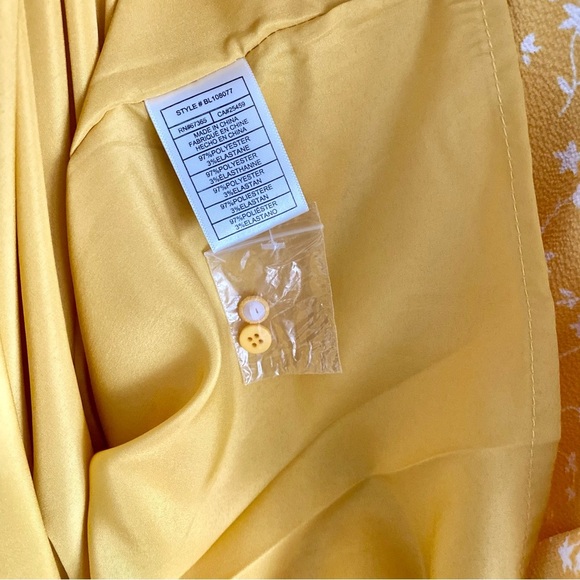 BB Dakota Steve Madden Yellow Crepe Flutter Sleeve Dress Size Small - Picture 5 of 6